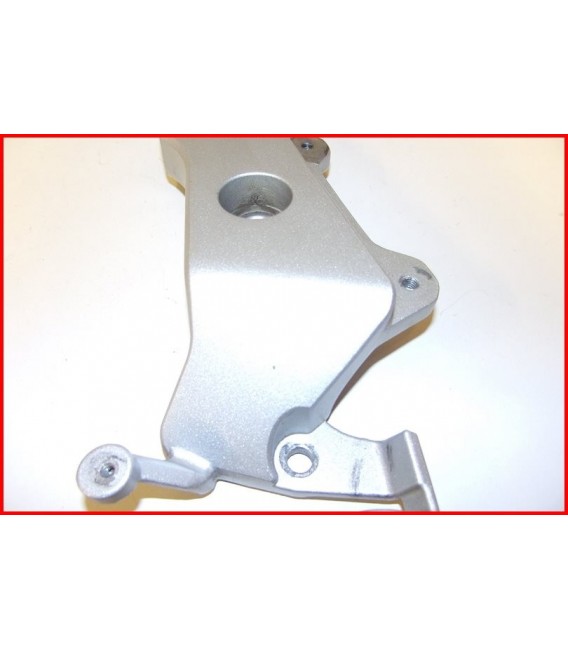 HONDA HORNET 600 2007-2010 PLATINE SUPPORT DROITE-OCCASION