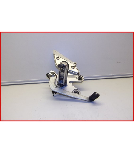 YAMAHA FZ6 600 2004-2006 PLATINE CALE PIED DROITE - OCCASION