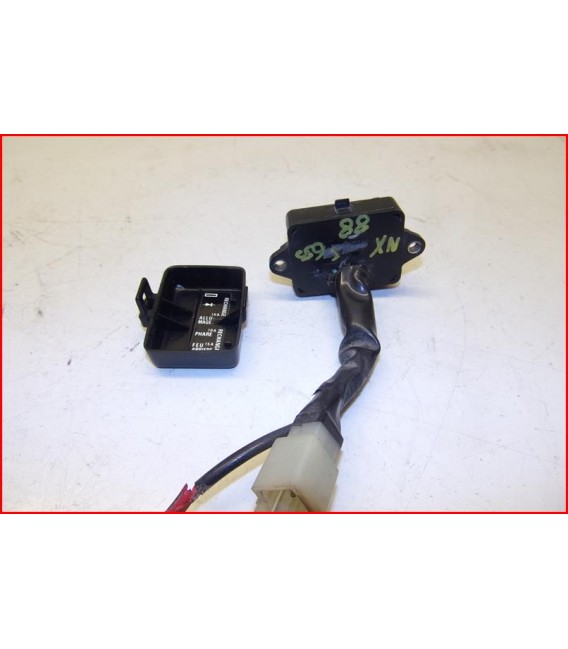 HONDA NX 650 DOMINATOR 1988 BOITE A FUSIBLES -OCCASION