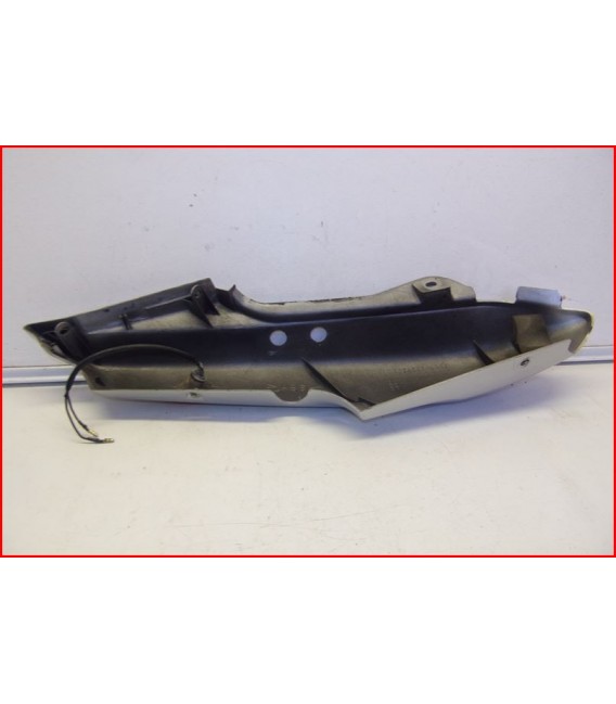 YAMAHA FZS 600 FAZER 1998-1999 CARENAGE ARRIERE GAUCHE " griffures" -OCCASION