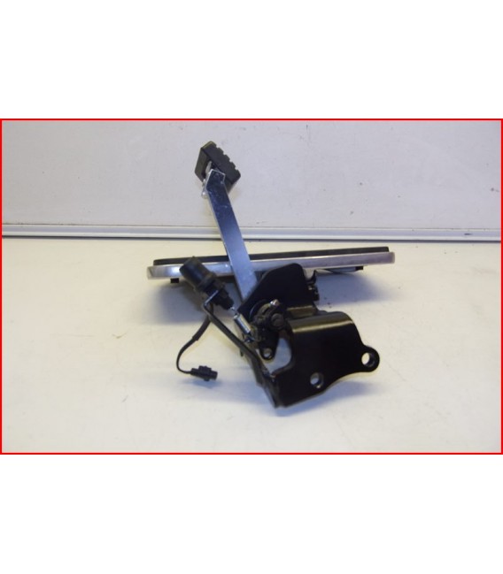 YAMAHA XVS 1100 DRAGSTAR CLASSIC 2005-2006 PLATINE CALE PIED AVANT DROITE- OCCASION