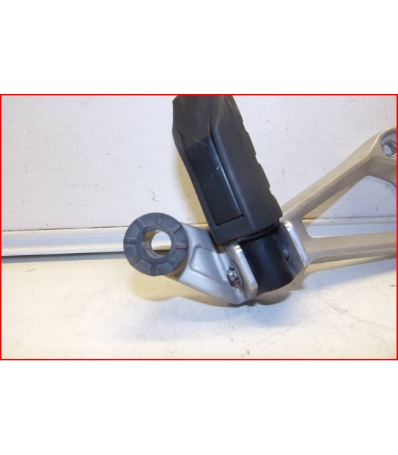 HONDA CBR 500 2013-2014 PLATINE CALE PIED ARRIERE DROITE - OCCASION