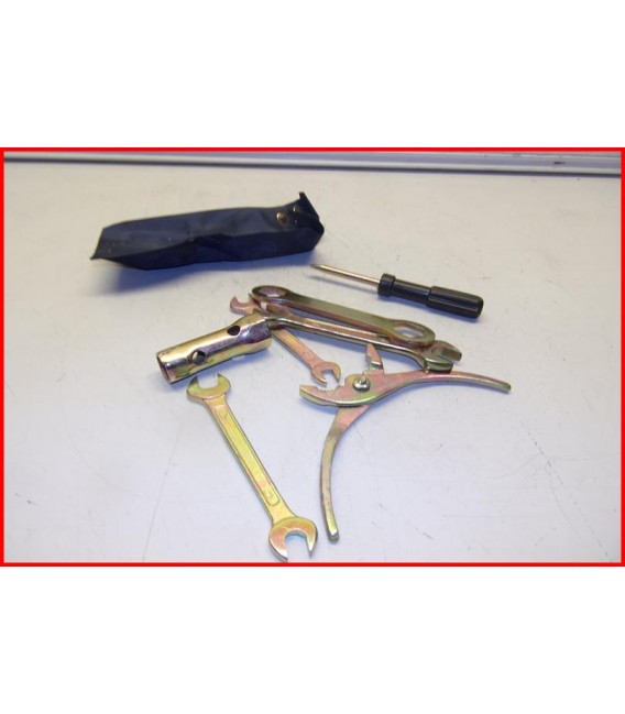 YAMAHA YBR 125 2004-2006 TROUSSE A OUTILS -OCCASION