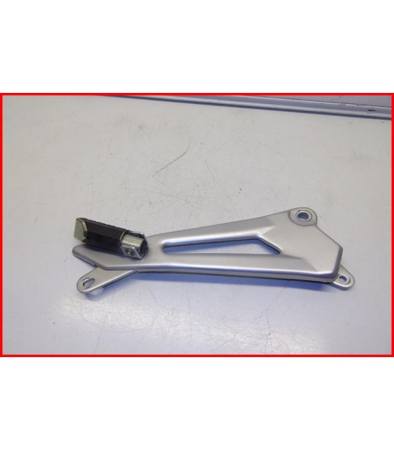 YAMAHA YBR 125 2005-2006 PLATINE CALE PIED DROITE -OCCASION