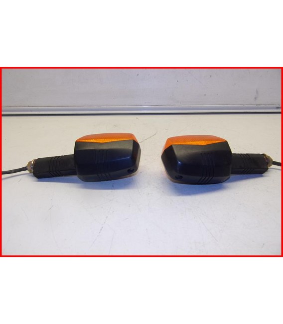 YAMAHA YBR 125 2004-2006 2 CLIGNOTANTS ARRIERE -OCCASION