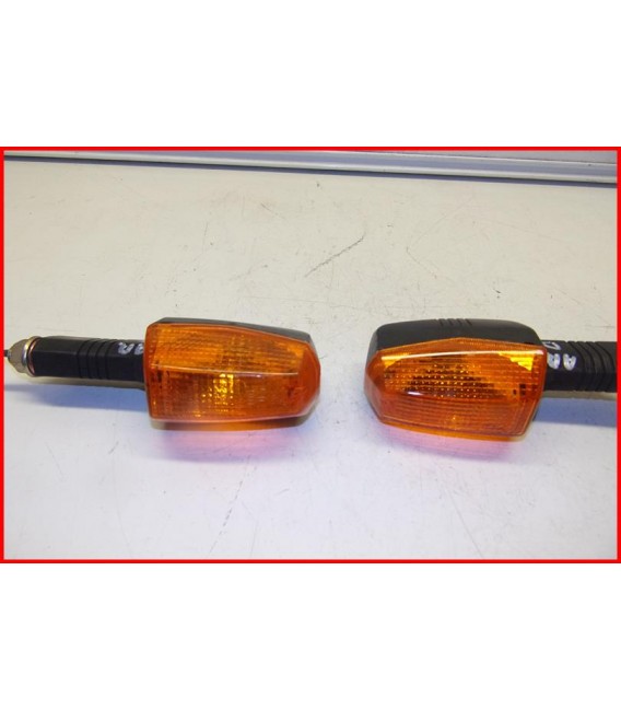 YAMAHA YBR 125 2004-2006 2 CLIGNOTANTS ARRIERE -OCCASION