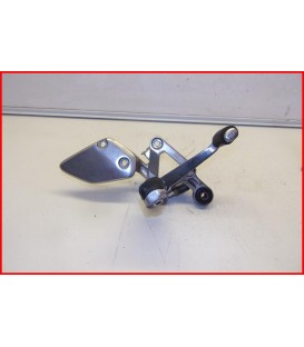 YAMAHA FZS 600 FAZER 2002-2003 PLATINE CALE PIED AV DROITE "griffures" -OCCASION