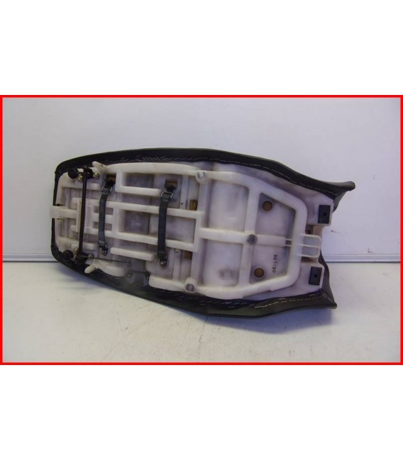 YAMAHA TDM 850 1996-2001 SELLE " 1 accroc" -OCCASION