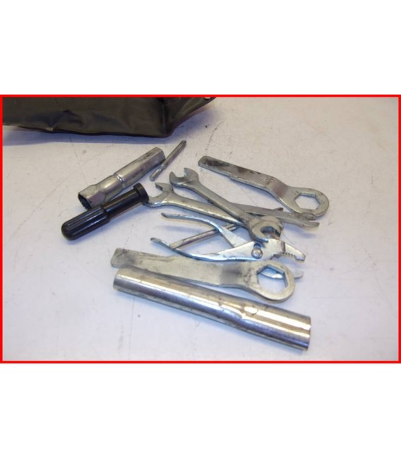 YAMAHA TDM 850 1996-2001 TROUSSE A OUTILS -OCCASION