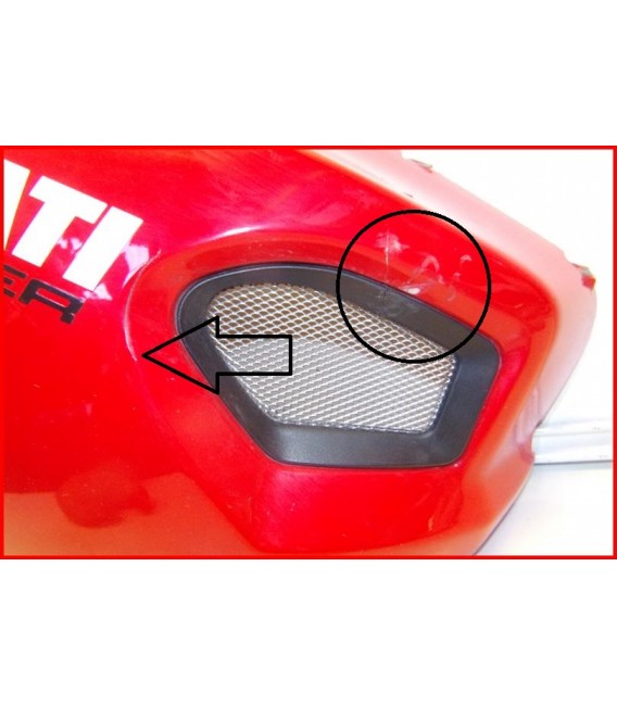 DUCATI 696 MONSTER 2008-2014 CARENAGE DE RESERVOIR DROIT " fentes" - OCCASION