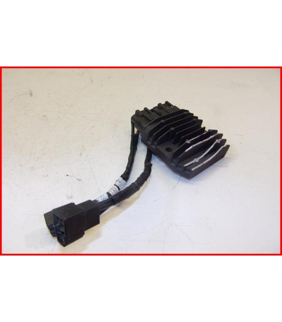 TRIUMPH 1050 SPRINT ST 2005-2010 REGULATEUR DE TENSION- OCCASION